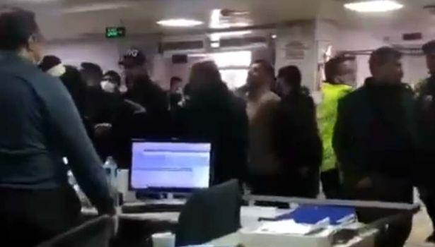 Sağlık çalışanlarına önce saldırıp sonra özür dilediler
