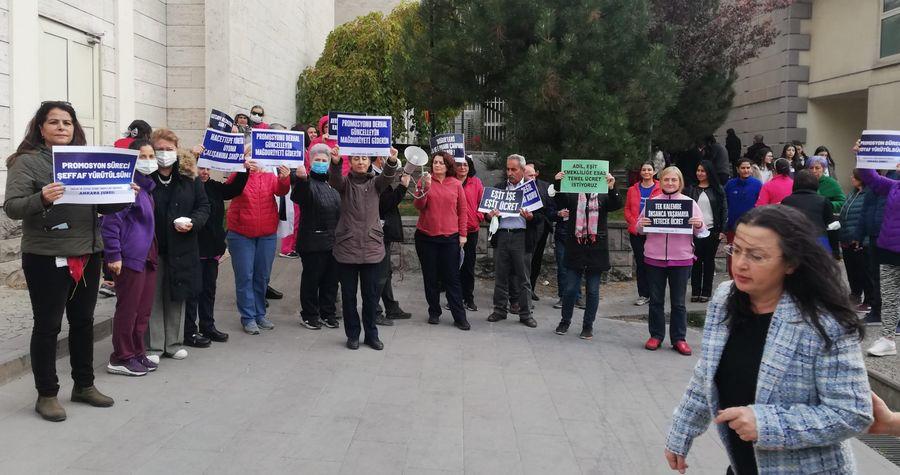 Hacettepe Üniversitesi'nde 'maaş promosyonu' tepkisi