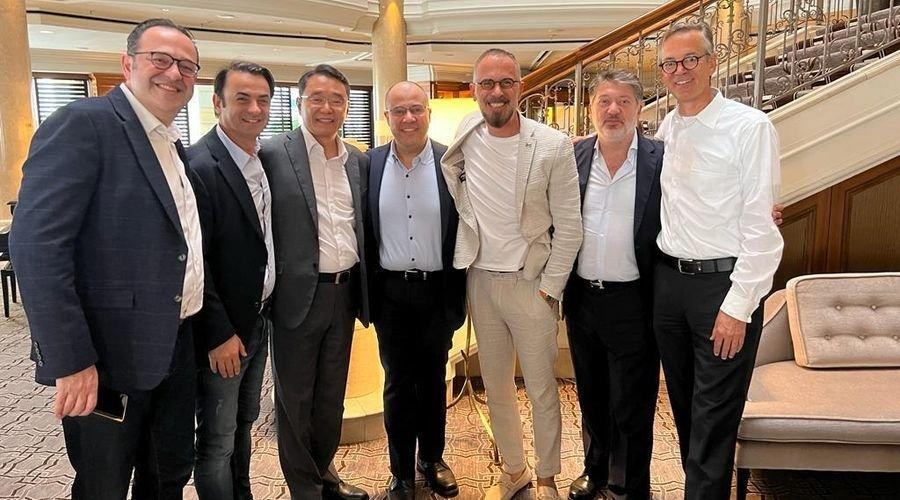 Türk hekimin büyük başarısı... Geliştirdiği ses inceltme tekniğini dünyaya tanıttı!