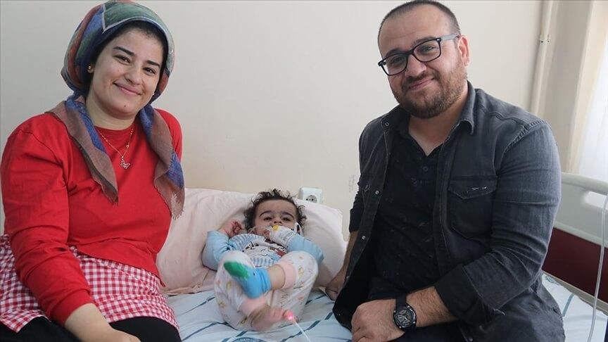 Doğuştan yemek borusu ve makatı kapalı olan 16 aylık bebek, 5 ayrı operasyonla sağlığına kavuşturuldu
