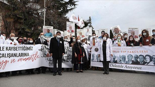 Kovid-19 nedeniyle hayatını kaybeden Prof. Dr. Cemil Taşcıoğlu görev yaptığı hastanede anıldı