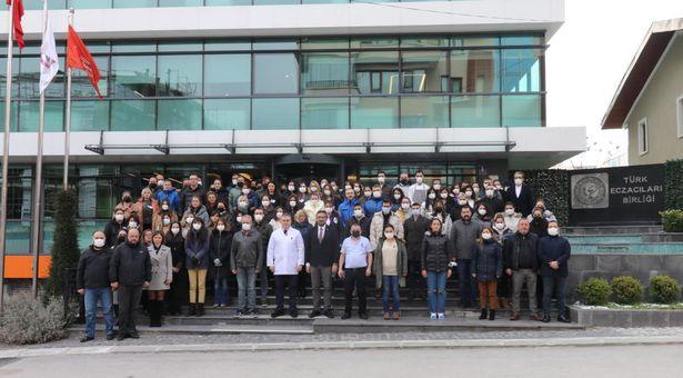 Eczacılardan COVID-19 nedeniyle yaşamını yitiren meslektaşlarına anma töreni