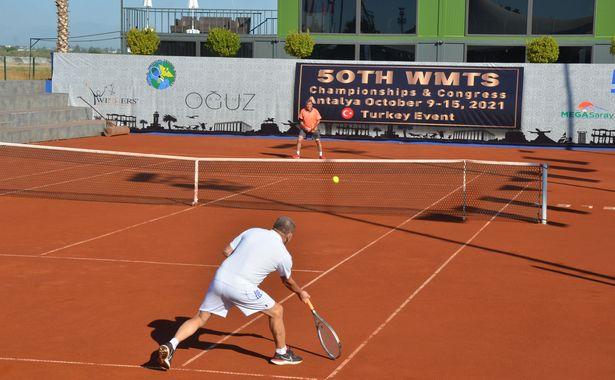 18 ülkeden 180 doktor ve diş hekimi, tenis turnuvası ve tıp kongresi için Antalya'da buluştu