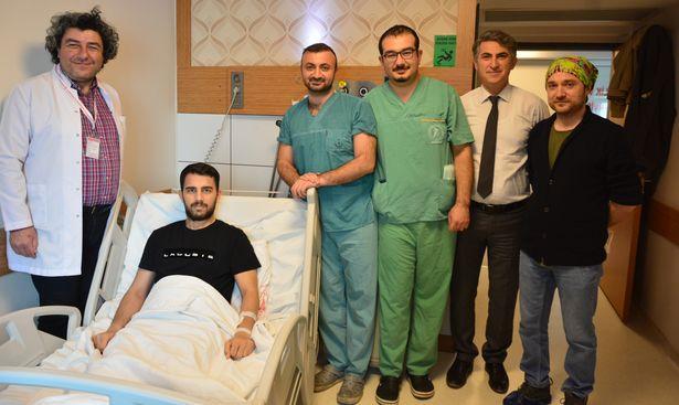 Tepecik'te bir ilk...Bacak kemiği kalçasına nakledildi!