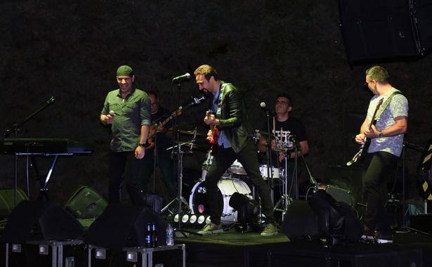 Doktorların yer aldığı müzik grubu 'The Rocktors' konserlerin gelirinin tamamını bağışlıyor