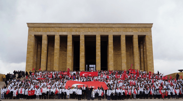 Tıbbıyeliler Anıtkabir'de buluştu 