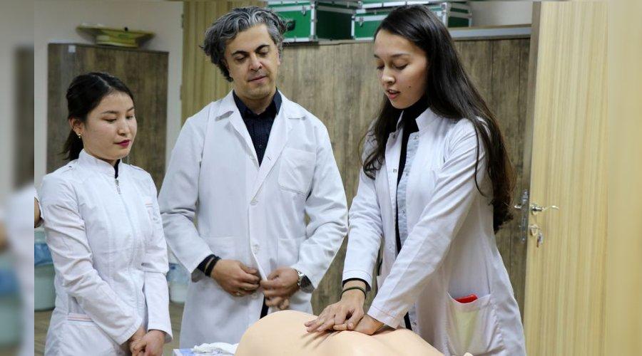 Başhekim olarak atanan Doç. Dr. Kuyrukluyıldız, göreve başladı