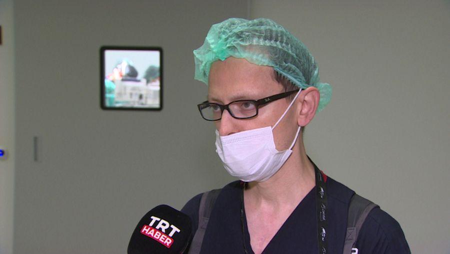 Kalp yetmezliği tanısı konulan doktor, ameliyatlara yapay kalple giriyor