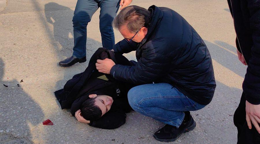 Trafik kazasında yaralananlara ilk müdahaleyi yoldan geçen beyin cerrahı yaptı