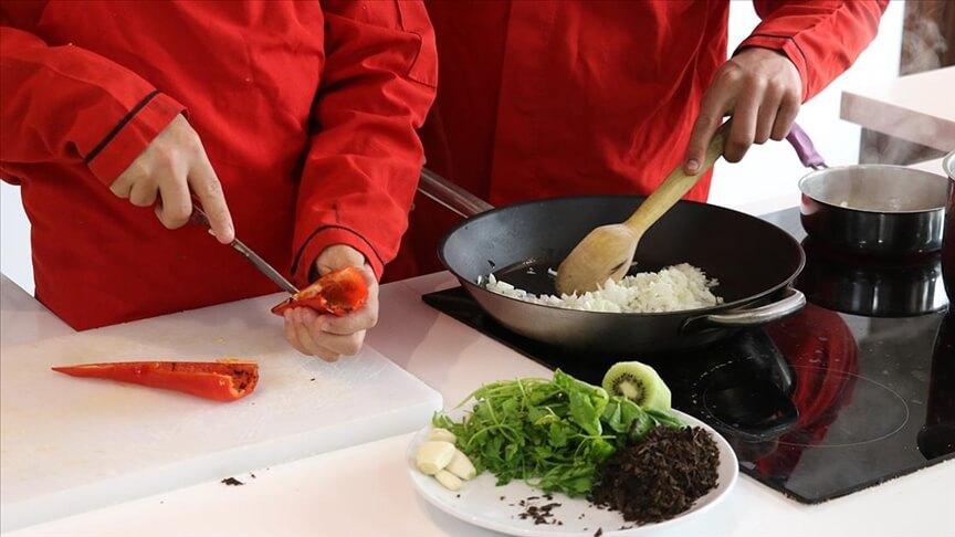 Bilim insanları yapışmaz tavalardaki tehlikeye karşı uyardı