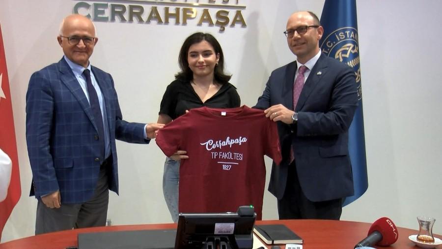 YKS birincisi Yağmur Cerrahpaşa Tıp Fakültesi'ni gezdi