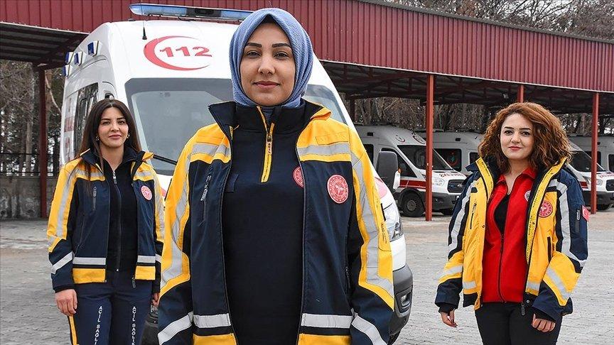 Van'ın kadın acil tıp teknikerleri hayat kurtarmak için zamanla yarışıyor