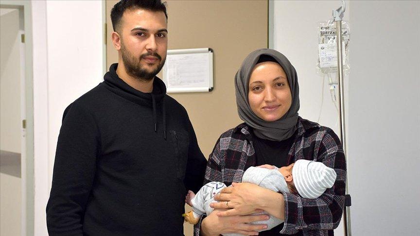 32 günlükken çift taraflı kasık fıtığı ameliyatı yapılan bebek sağlığına kavuştu