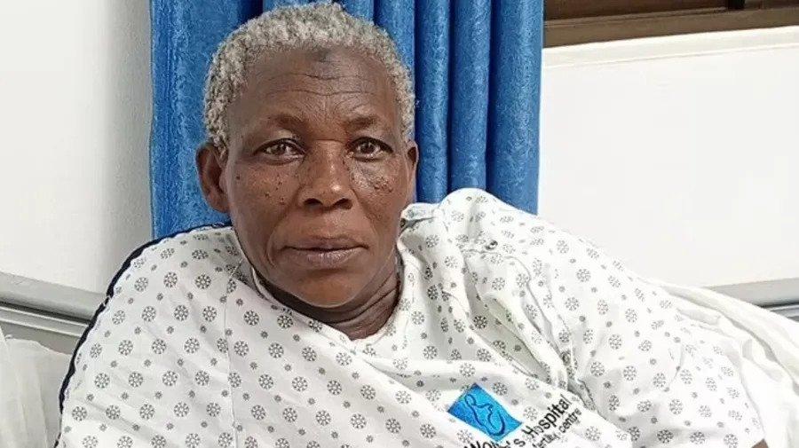 70 yaşındaki kadın ikiz bebek dünyaya getirdi