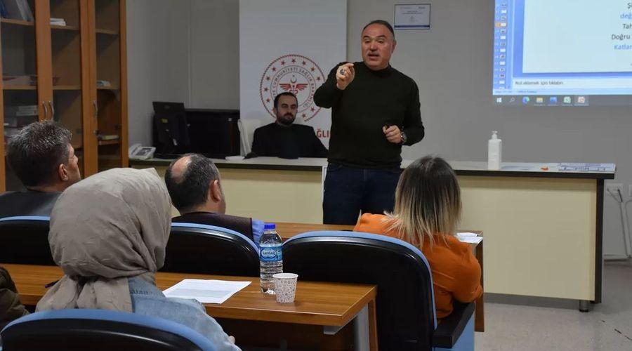 500 acil çalışanına tıp hukuku ve iletişim eğitimi