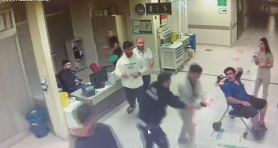 Acil serviste doktora silahlı tehdit kamerada
