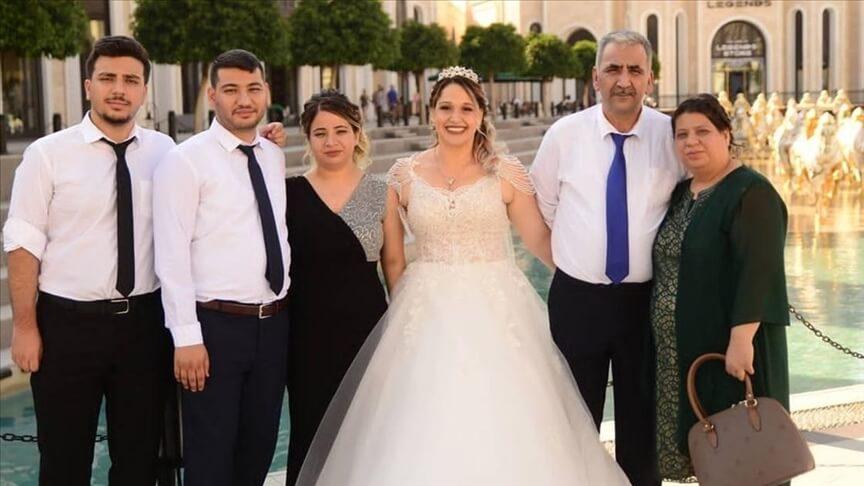 Bir aile yok oldu! İkisi doktor biri tıp öğrencisi 3 kardeş depremde hayatını kaybetti
