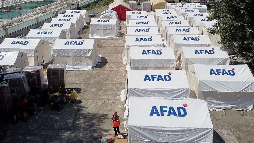 Depremzede kadınlar için 'askıda ped' uygulaması başlatıldı