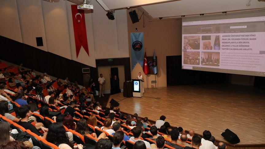 Akdeniz Üniversitesi Tıp Fakültesi'nde yeni müfredat ile yeni dönem