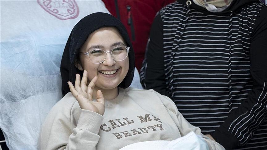 Depremin 248'inci saatinde enkazdan çıkarılan Aleyna Ölmez taburcu edildi