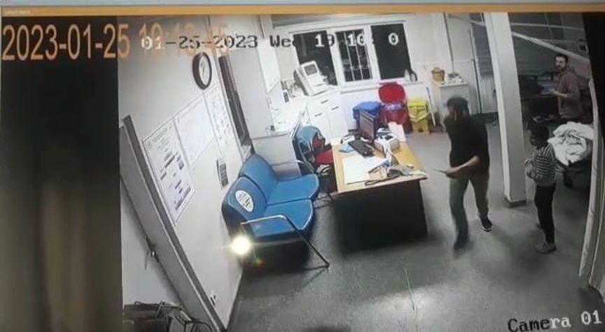 Kayınvalideleri ölen damatlardan sağlık çalışanlarına bıçaklı saldırı
