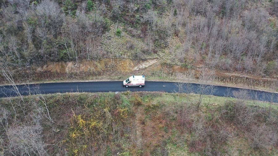 Hayat kurtarmak için trafikte ve engebeli yollarda zamanla yarışıyorlar