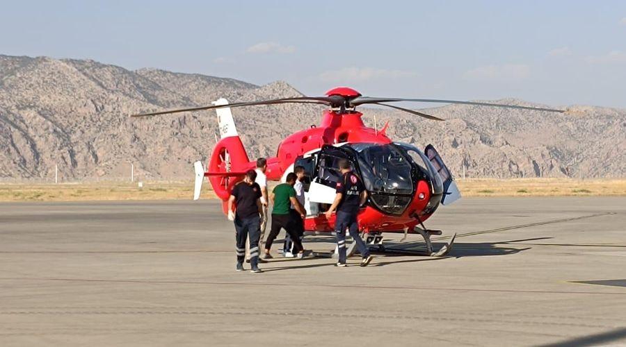 Şırnak'ta kanser şüphesi bulunan kadın, ambulans helikopterle Diyarbakır'a nakledildi