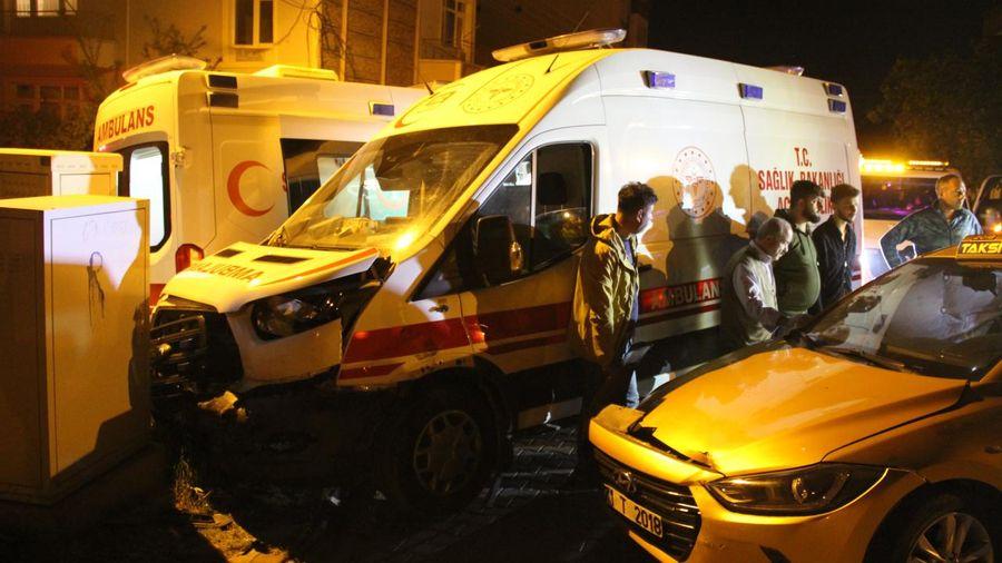 Kırıkkale'de ambulans ile taksi çarpıştı: 4 yaralı