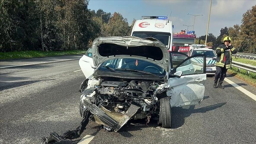 Yaralıya müdahale eden ambulans ekibine otomobil çarptı: 1 sağlık çalışanı öldü