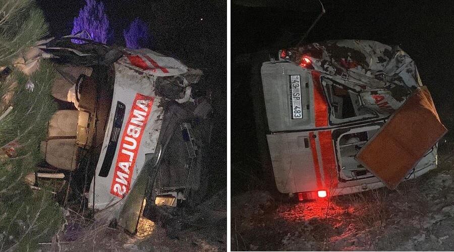 Kütahya'da ambulans devrildi: 3 sağlık personeli yaralı