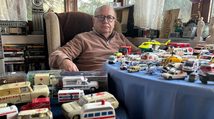 Emekli doktorun oyuncak ambulans koleksiyonu
