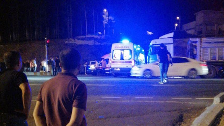 Siirt'te tır ambulansla çarpıştı: 1 sağlık personeli yaralı