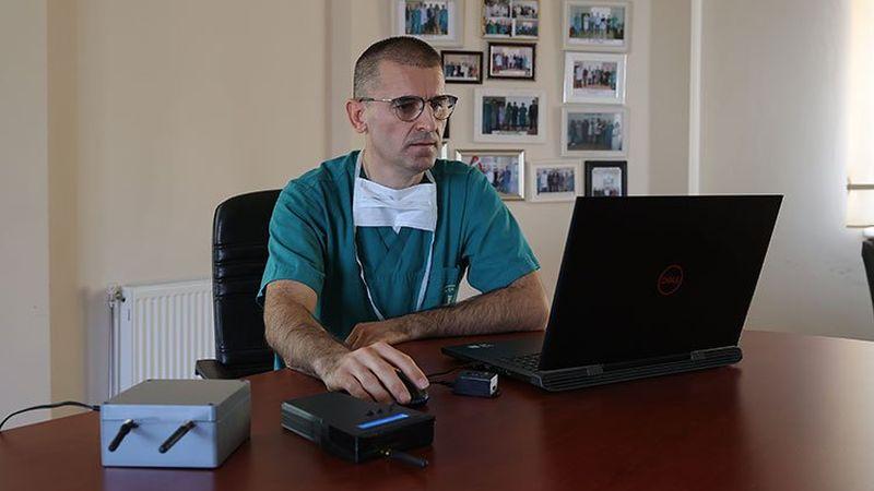 Anestezi profesörü 'vücut ısısı takip ve ikaz cihazı' geliştirdi