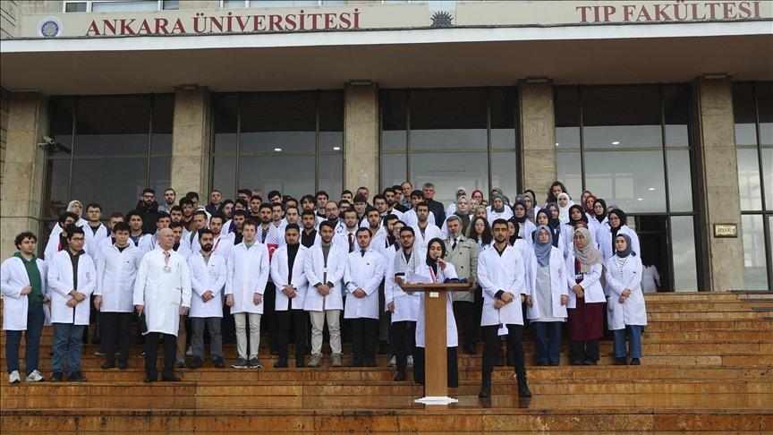 Ankara Tıp öğrencileri beyaz önlükleriyle İsrail'i protesto etti