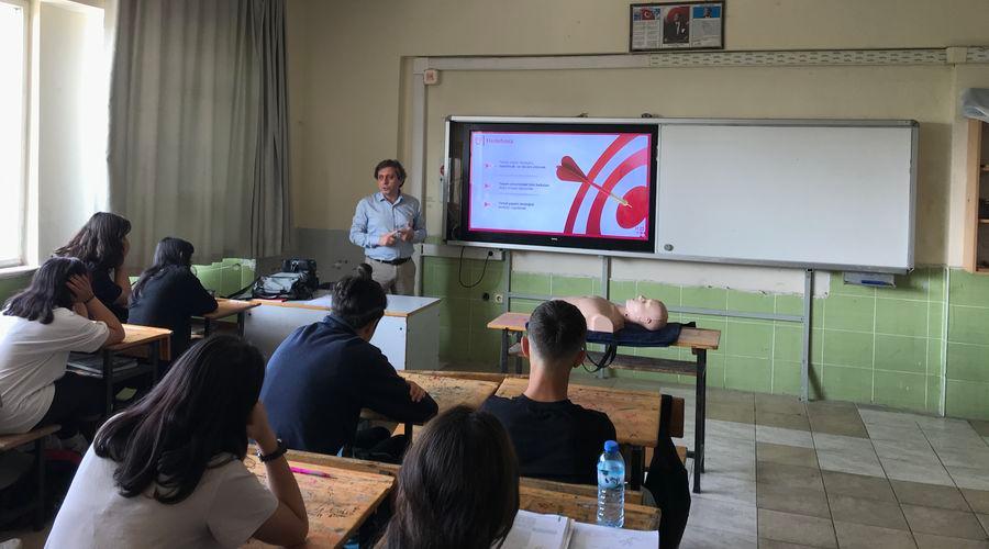 Antalya'da bine yakın genç temel yaşam desteği eğitimi aldı