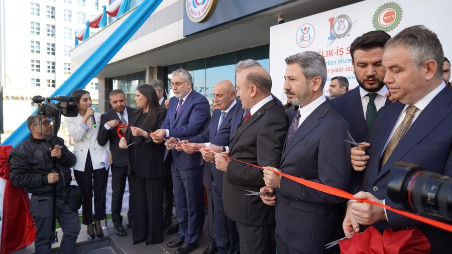 Bakan Işıkhan, Öz Sağlık-İş Sendikası'nın yeni hizmet binasını açtı