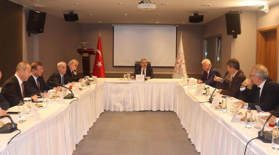 Hazine ve Maliye Bakan Yardımcısı Gürcan, ilaç sektörü temsilcileriyle bir araya geldi