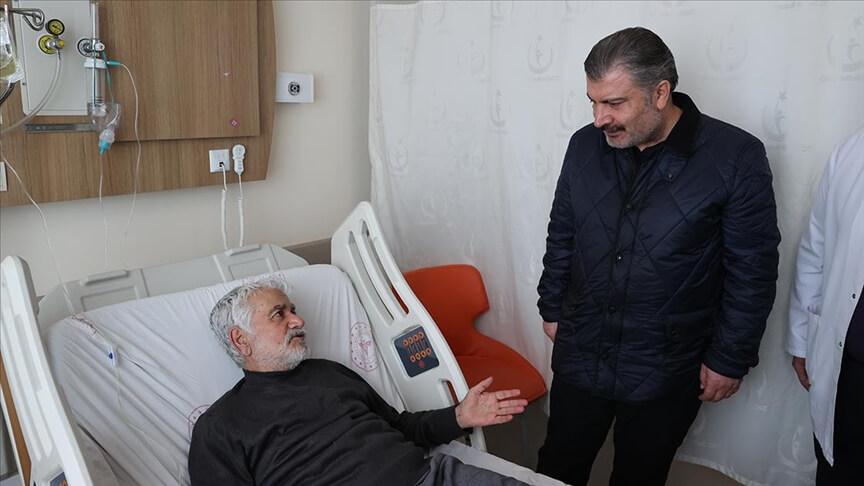 Sağlık Bakanı, Reyhanlı'da tedavi gören depremzedeleri ziyaret etti