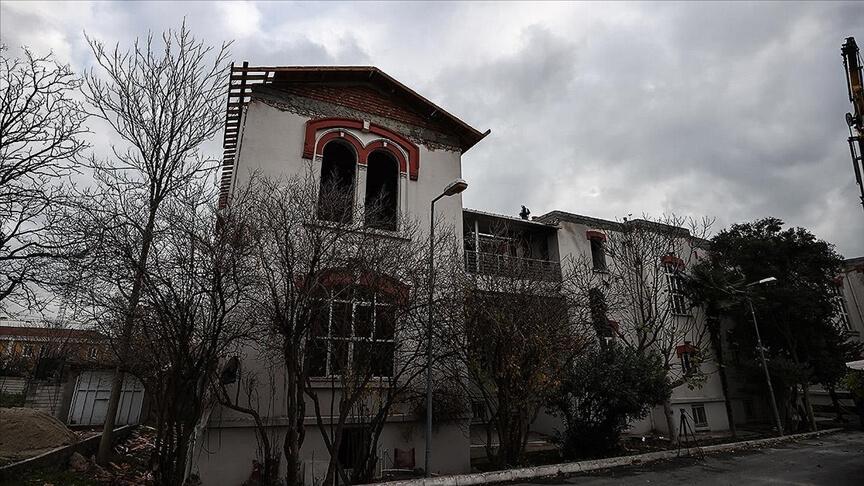 Yangında zarar gören Balıklı Rum Hastanesi'nin yaraları sarılıyor
