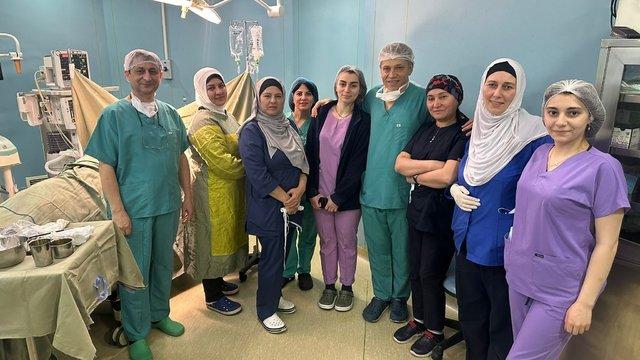 Farabi Hastanesi Başhekimi, sağlık turizmi için gittiği Bakü'de ameliyat gerçekleştirdi
