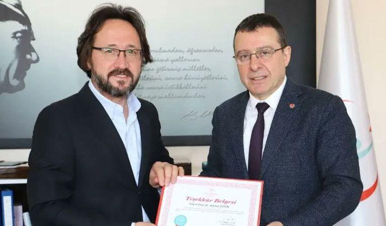 Başhekim, akademik çalışmalarına zaman ayırabilmek için istifa etti