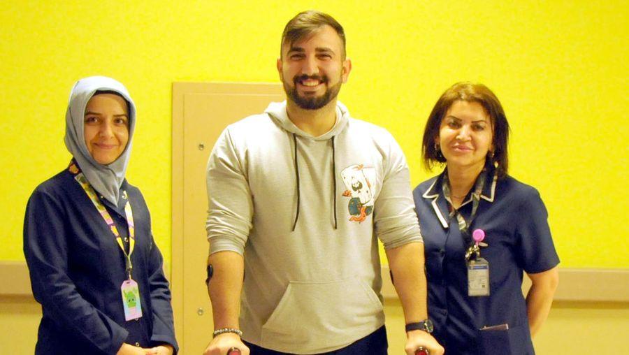 Ceviz ağacından düşerek felç kaldı, 5 yıl sonra ilk adımlarını attı
