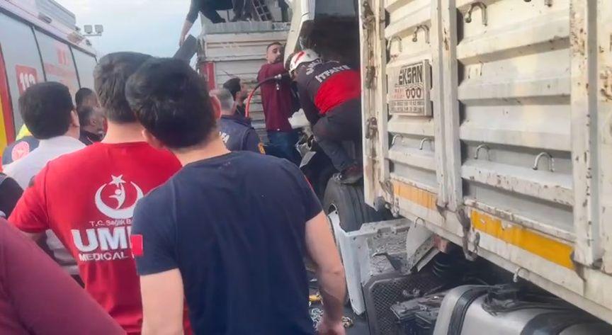 Deprem bölgesinden dönen UMKE ekibi, Şanlıurfa’da kazaya müdahale etti