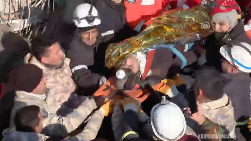 Kahramanmaraş'ta depremden 198 saat sonra 2 kişi enkazdan kurtarıldı