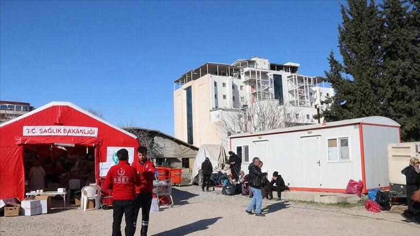 Sağlık Bakanı: Depremzede yakını olan sağlık personeli idari izinli sayılacak