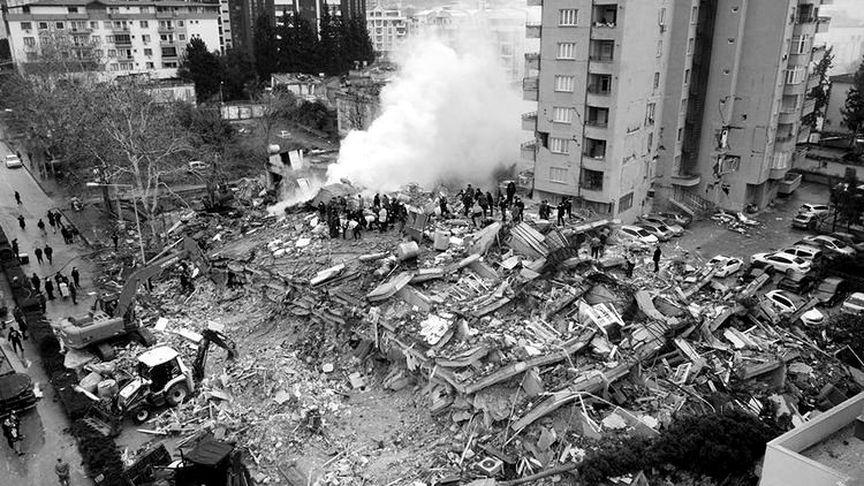 Deprem bölgesinde görev yapan 9 doktor hayatını kaybetti