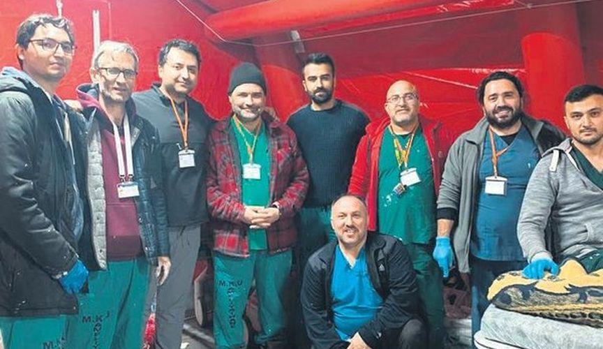 Doktor baba ve oğuldan örnek fedakarlık!