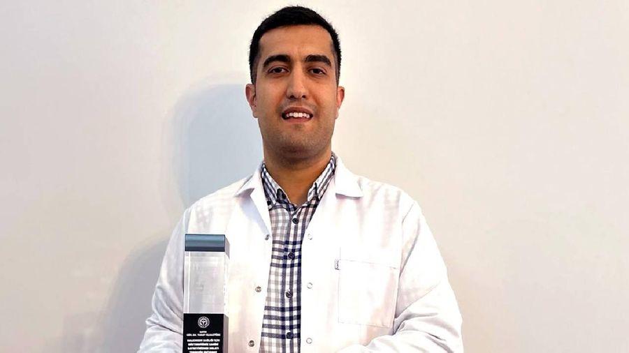 Nevşehirli doktora depremdeki çalışmaları dolayısıyla ödül