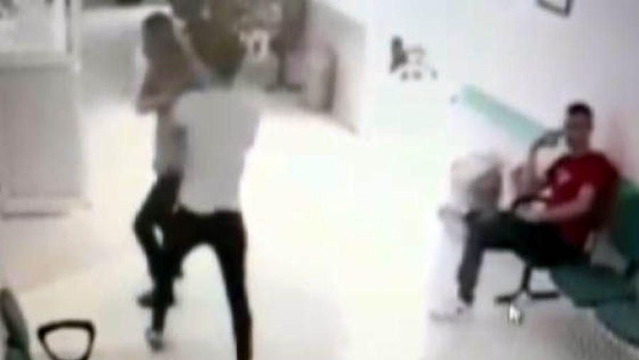Kahramanmaraş'da doktora bıçaklı saldırı! Kapıyı kilitleyerek zor kurtuldu