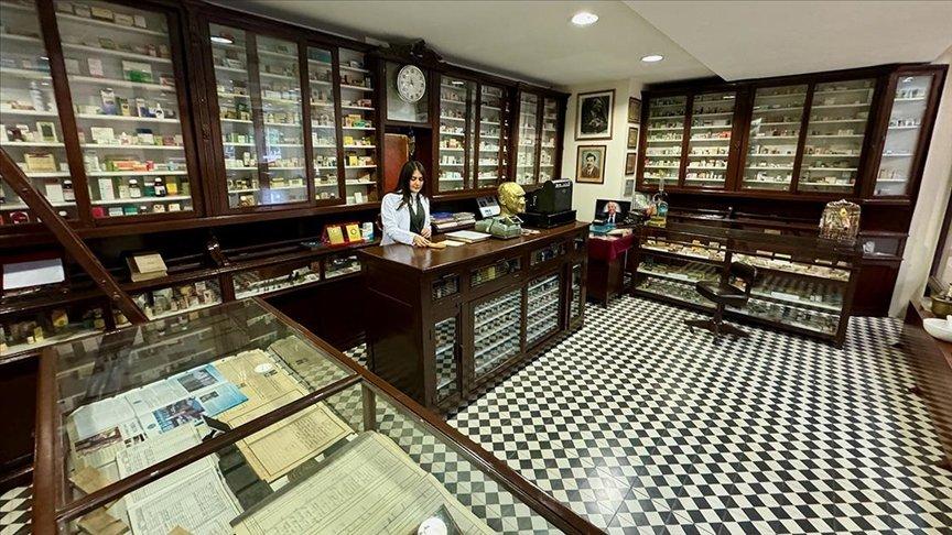 Geleceğin eczacıları asırlık 'Sıhhat Eczanesi'nde yetişiyor